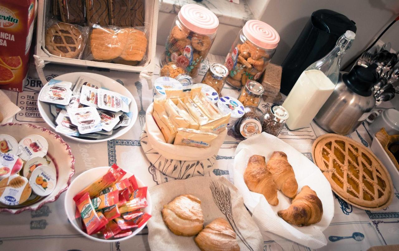 Raro'S Home Bed & Breakfast Pompei Bagian luar foto
